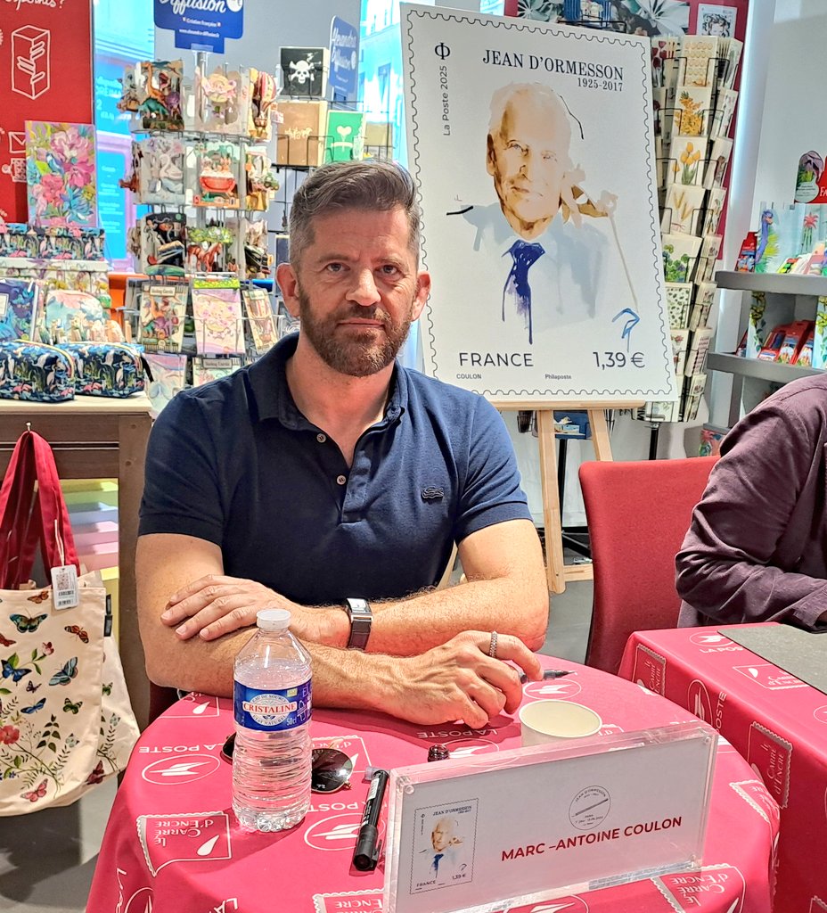 JJ du lancement en avant-première du #timbre Jean d’ORMESSON à :

📍#PARIS, au Carré d’Encre de 10h à 19h, 13bis rue des Mathurins, 9ème arr (Oblitération jusqu’à 17h)
✒️ Héloise et Françoise d’Ormesson, en dédicaces jusqu’à 11h30 
✒️ <a href="/MACOULON/">MARC ANTOINE COULON</a> en dédicaces jusqu’à 12h30