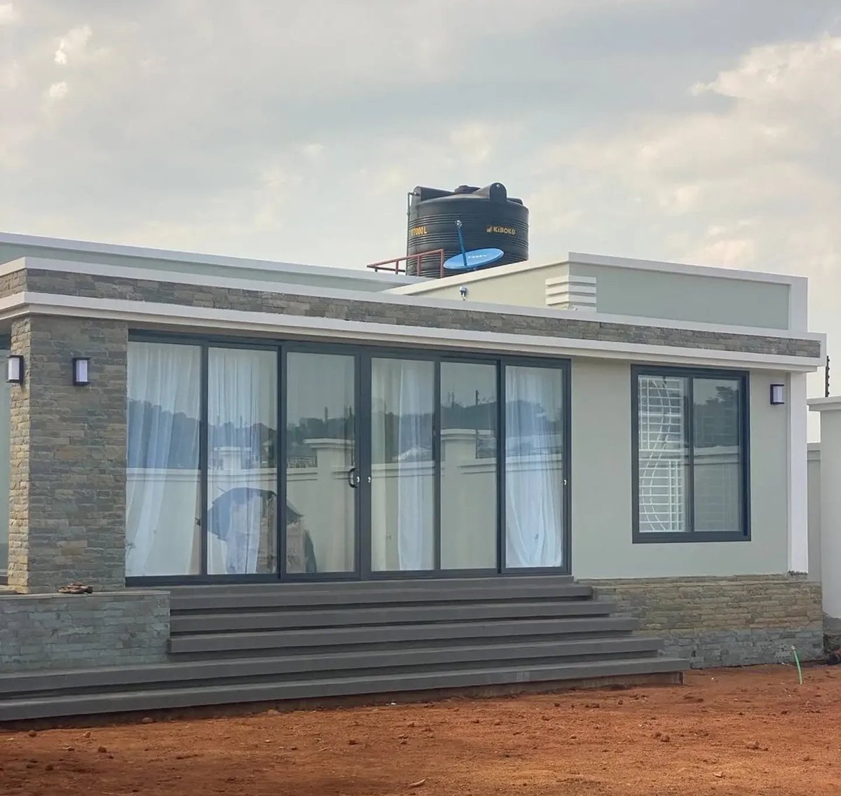 CPM_Mutuse's tweet photo. As a designer Which roof design do you prefer for a modern home ,
Hidden Roof for that sleek, minimalist finish, or
Gable Roof for timeless charm and better ventilation? π β¨
Comment your pick and why! π #RoofDesign https://t.co/8YYtDV7nv7