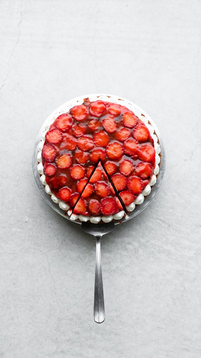pygo______'s tweet photo. いちごのタルトタタン風タルトがかわいい🙌🍓✨ https://t.co/IRL4YzvHST
