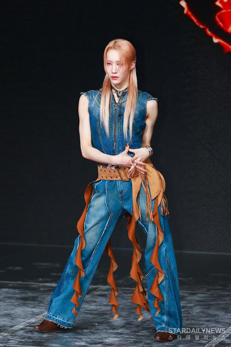 XLOV RUIセット rui at today's comeback showcase! 🔥 #RUI #XLOV @XLOV_official