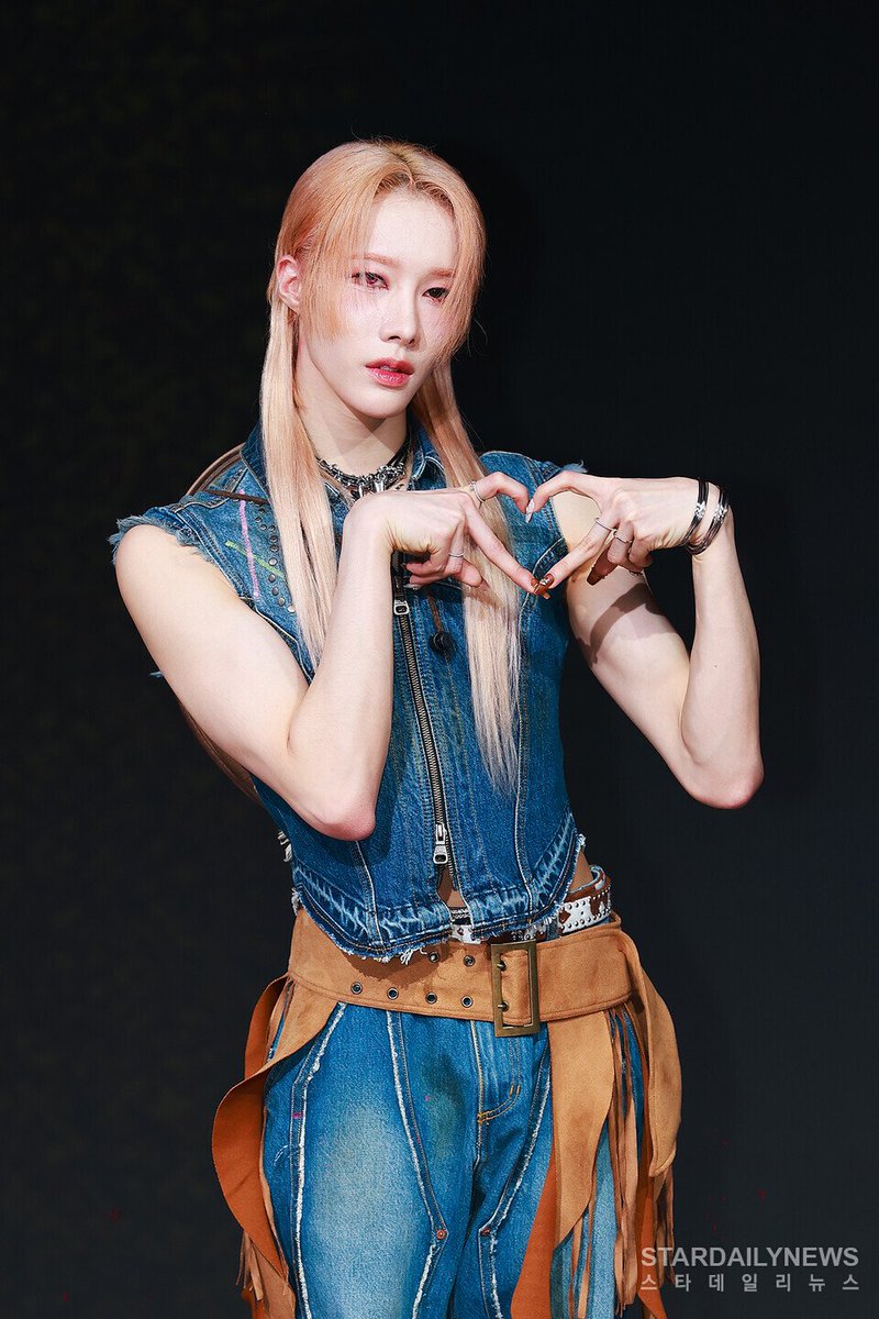 XLOV RUIセット rui at today's comeback showcase! 🔥 #RUI #XLOV @XLOV_official