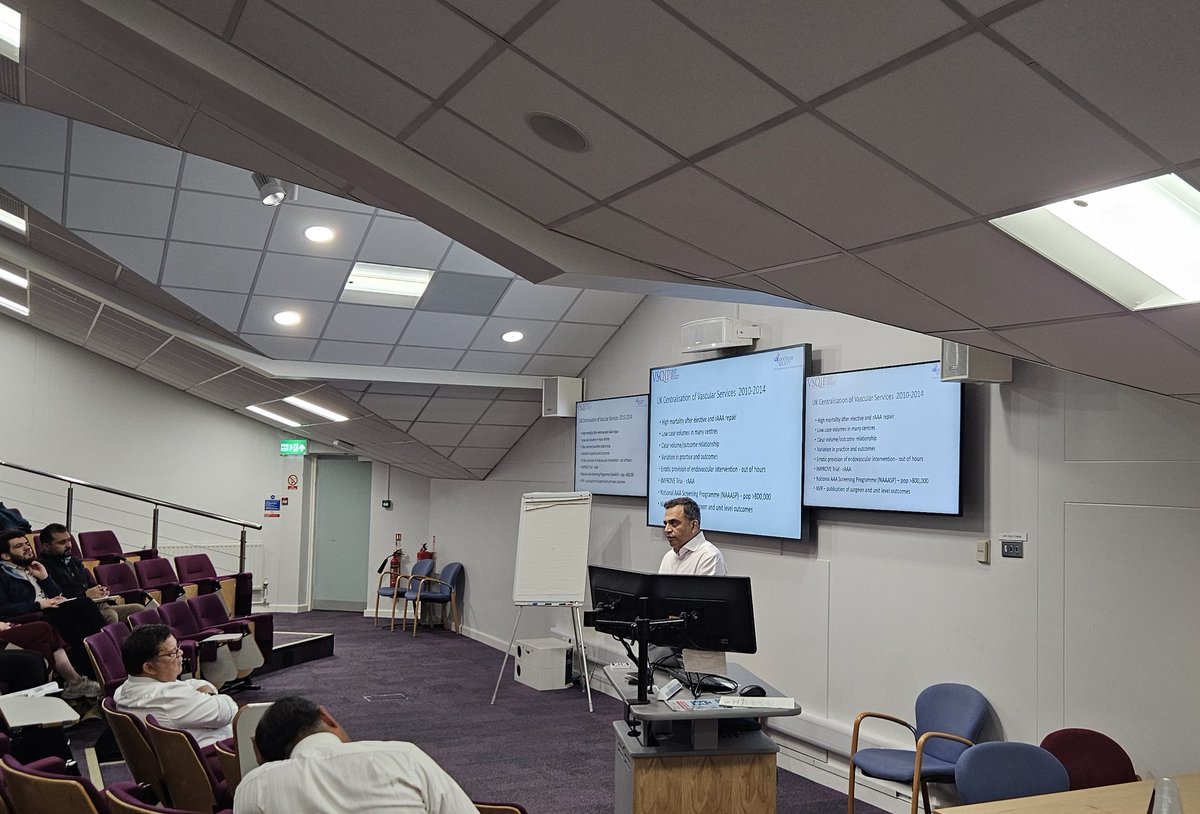 Another ordinary Friday? 🤔
No, it's CONFERENCE DAY 🎊🎊
We kick off our first guest speaker talk with Prof Arun Pherwani's talk on the national vascular registry and outcomes in vascular surgery 💉🩸