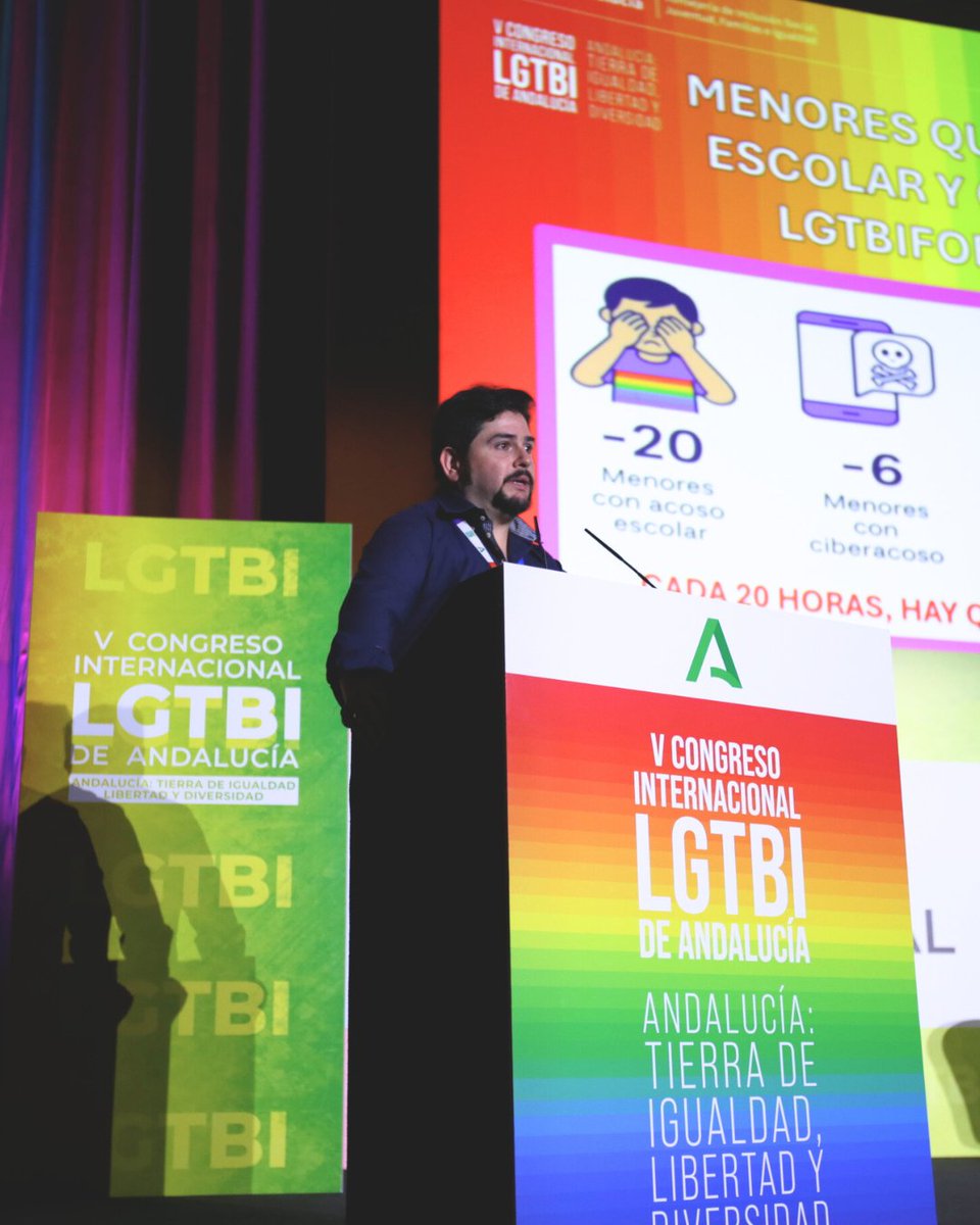 📣 “El alumnado LGTBI debe saber que no está solo. Y que jamás es su culpa.”
Así abrió Luis Francisco Sánchez el #VCongresoLGTBI.

🔎📊 6 de cada 10 jóvenes LGTBI ha sufrido acoso escolar. Más del 70% ha vivido
algún episodio de ciberacoso y la mayoría no denuncia por miedo.