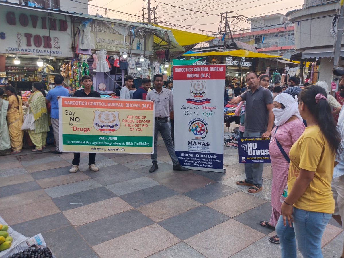 NCB-Bhopal (@ncbzdbzu) on Twitter photo नशा मुक्त भारत पखवाड़ा
#DrugFreeBharat 🇮🇳
#NCB BZU on 12.06.25
🌟Awareness programme at New Market area, Bhopal, MP
🌟 MANAS-1933 Helpline promoted through banners, standees
🌟 E-pledge taken
<a href="/dg_ncb/">Director General NCB</a> <a href="/HMOIndia/">गृहमंत्री कार्यालय, HMO India</a> <a href="/ANI/">ANI</a>
<a href="/PIBHomeAffairs/">Spokesperson, Ministry of Home Affairs</a> <a href="/narcoticsbureau/">NCB INDIA</a>
<a href="/MPPoliceDeptt/">Madhya Pradesh Police</a>
<a href="/PIBBhopal/">PIB in MP</a> नशा मुक्त भारत पखवाड़ा
#DrugFreeBharat 🇮🇳
#NCB BZU on 12.06.25
🌟Awareness programme at New Market area, Bhopal, MP
🌟 MANAS-1933 Helpline promoted through banners, standees
🌟 E-pledge taken
<a href="/dg_ncb/">Director General NCB</a> <a href="/HMOIndia/">गृहमंत्री कार्यालय, HMO India</a> <a href="/ANI/">ANI</a>
<a href="/PIBHomeAffairs/">Spokesperson, Ministry of Home Affairs</a> <a href="/narcoticsbureau/">NCB INDIA</a>
<a href="/MPPoliceDeptt/">Madhya Pradesh Police</a>
<a href="/PIBBhopal/">PIB in MP</a>