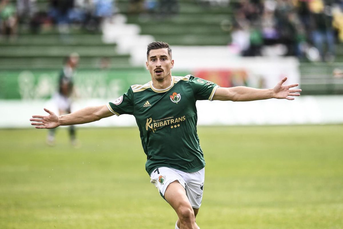 Estoy de regreso, afición! Muy feliz de volver a estar con vosotros y luchar nuevamente todos juntos en esta nueva temporada! Prometo lo mismo de siempre, trabajo y luchar por daros alegrías. Muchas gracias a todos por la bienvenida!! Hoy y siempre, aúpa Cacereño 💚