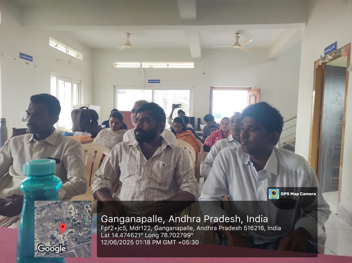 Day 15, VKSA, ICAR-IIOR and KVK scientists interacting with farmers at Patha Sangatipalle and Tippireddipalle villages, Pendlimarri mandal, YSR Kadapa district, Andhra Pradesh.
#viksitkrishi
#viksitkrishisankalpabhiyan
#ICAR
#AgriGoI