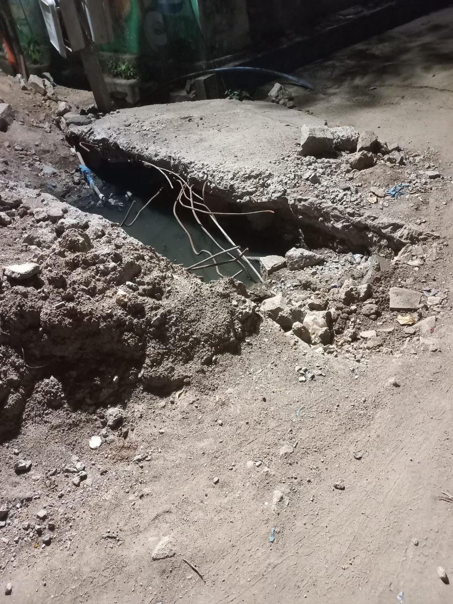 Activist_Lavan's tweet image. Dear sir @AclbMahabubabad @mb_telangana @eembintra @Collector_MBD Sand &amp;amp; cake have oozed out due to Bagiratha pipe repairs within GOVT school premises DORNAKAL.Please help resolve this issue ASAP as the schools were reopened #SandIssue #SchoolPremises #PipeRepair #AttentionNeeded