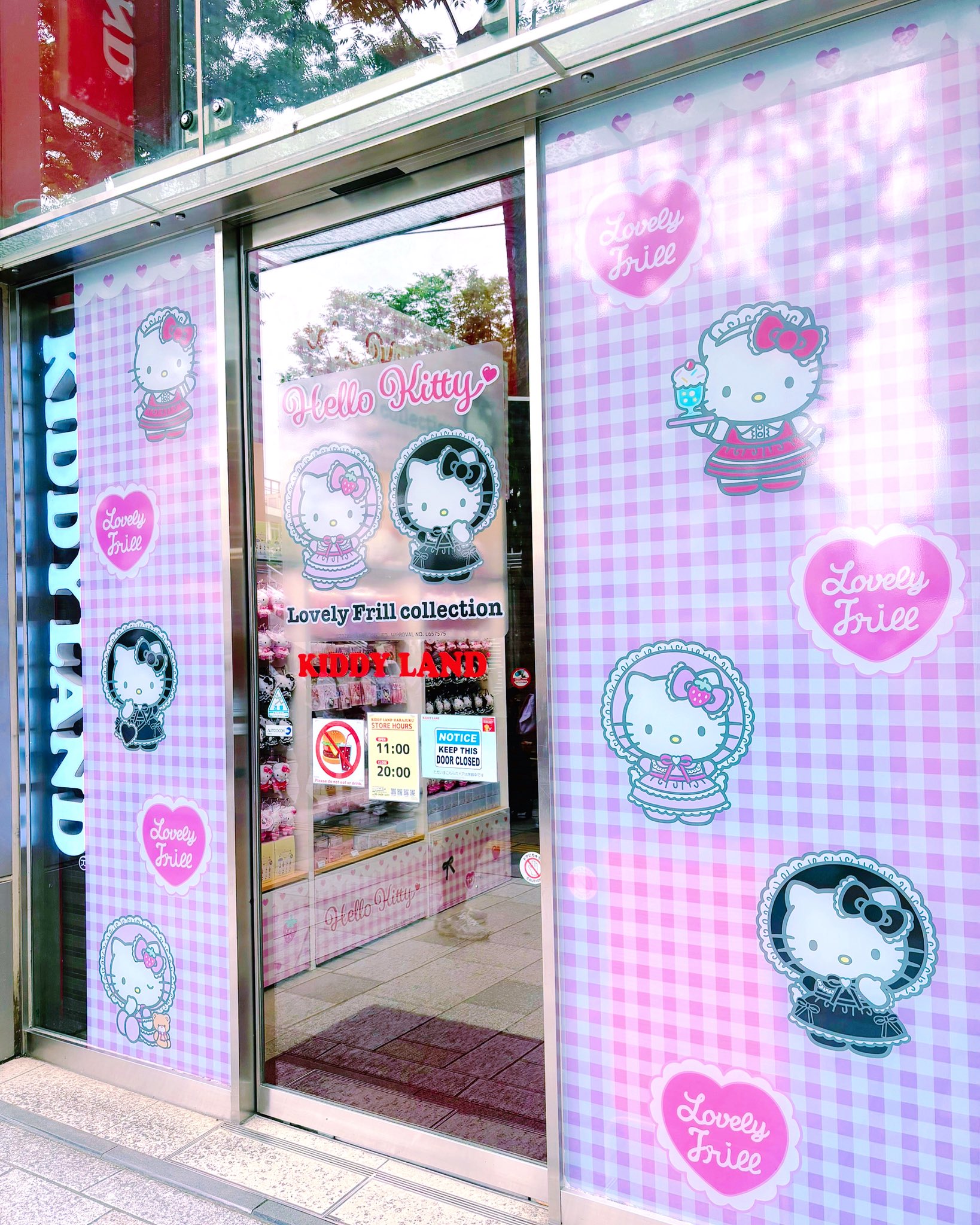 ハローキティ Lovely Frill ラブリーフリル コンプリート キデイランド一部店舗に「Hello Kitty Lovely Frill collection