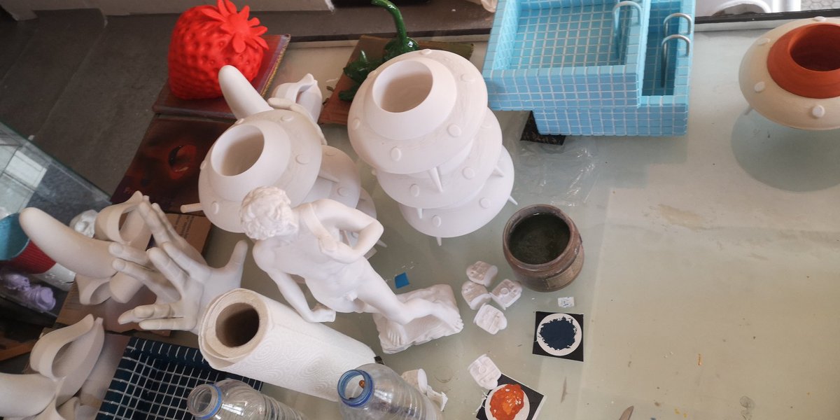 tamamiyle dağılmış durumdayım. bugün toparlanması gerekiyor artık. bel ağrısının yüklendiği görsel budur.