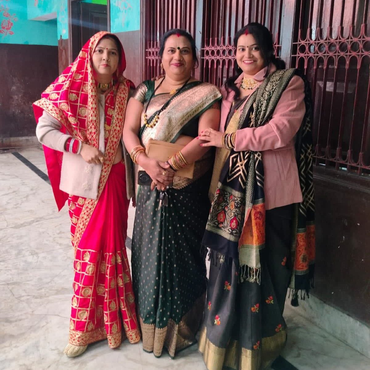 neelam_4_'s tweet image. पिरोना था संपूर्ण सृष्टि को
एक धागे में,

और प्रभु ने स्त्री बना कर 
अपने दायित्व से मुक्ति पा ली......!! 🌹
@Abhi__160 @Renuka_4_bjp