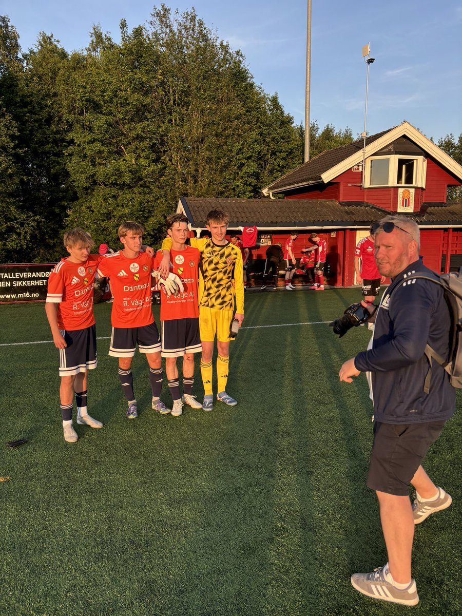 Det ble dessverre ikke seier i går,men vi tar med oss viktige lyspunkter!

I går hadde vi fire spillere under 16 år på banen.
 
🟠🔵 Julian Deinoff (2009)
🟠🔵 Matheo Blanck (2009)
🟠🔵 Andreas Eikås (2009)
🟠🔵 Casper Kjøs (2010)

Takk for kampen <a href="/EidsvoldIF/">Eidsvold IF Fotball</a> 🌹
<a href="/Lokalfotballen/">Lokalfotballen</a>