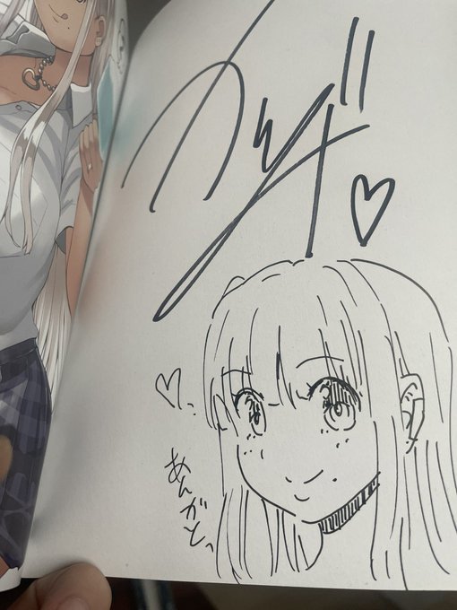 サイン入れてる
1発描きはマジで怖い💦 