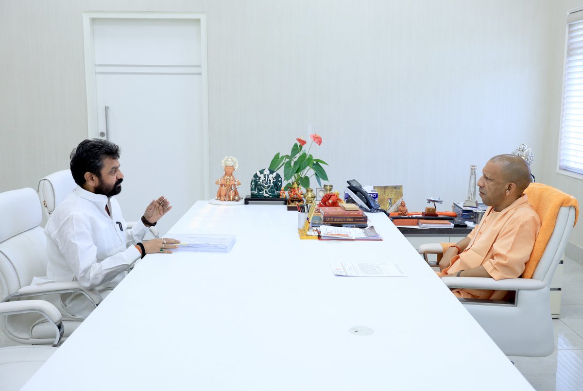Yogi Adityanath Office (@myogioffice) on Twitter photo मुख्यमंत्री श्री <a href="/myogiadityanath/">Yogi Adityanath</a> जी महाराज से लखनऊ में उत्तर प्रदेश सरकार में माननीय राज्य मंत्री (स्वतंत्र प्रभार) डॉ. दयाशंकर मिश्रा 'दयालु' जी ने शिष्टाचार भेंट की।
<a href="/dayalugurubjp/">Dr. Dayashankar Mishra 'Dayalu'</a> मुख्यमंत्री श्री <a href="/myogiadityanath/">Yogi Adityanath</a> जी महाराज से लखनऊ में उत्तर प्रदेश सरकार में माननीय राज्य मंत्री (स्वतंत्र प्रभार) डॉ. दयाशंकर मिश्रा 'दयालु' जी ने शिष्टाचार भेंट की।
<a href="/dayalugurubjp/">Dr. Dayashankar Mishra 'Dayalu'</a>