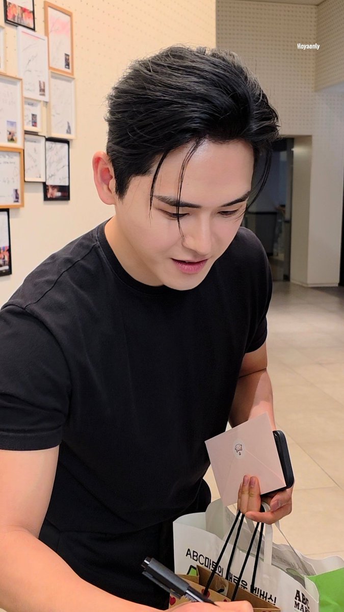 250609 천국은없다 언론 배급 시사회
 😍 어후

#이호원 #호야 #hoya #leehowon 
#ホヤ #イ・ホウォン #천국은없다