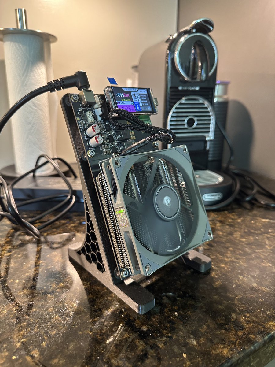 sunnydecree's tweet image. I&apos;m mining #Bitcoin again! Want a video about it?