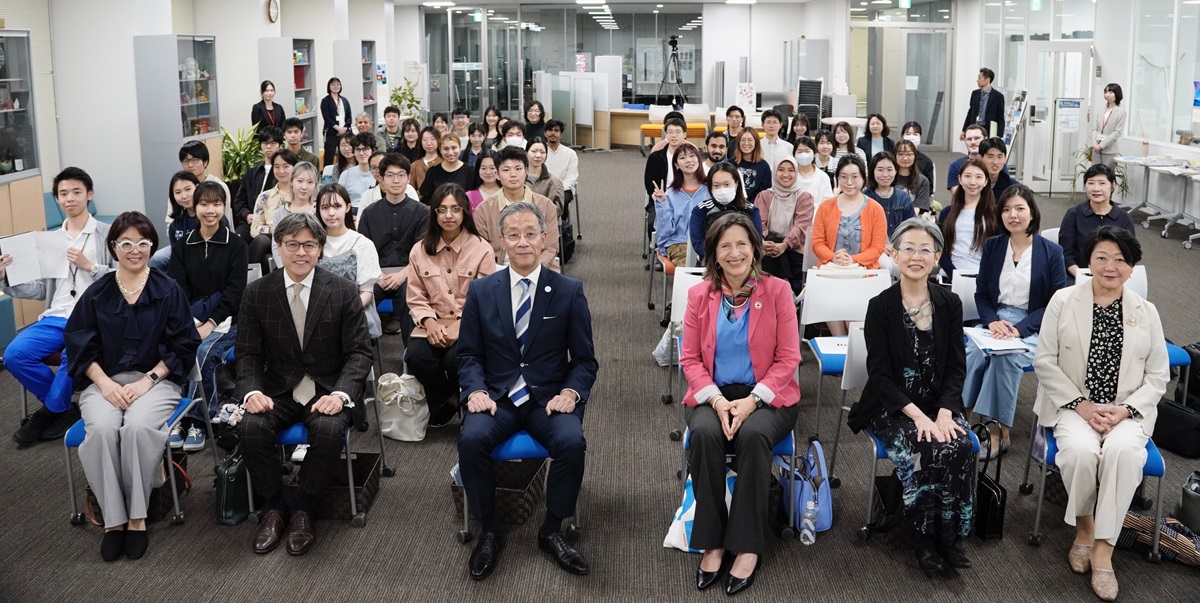 UTokyo | 東京大学 (@utokyo_news_en) on Twitter photo President Fujii welcomed Melissa Fleming, U.N. under-secretary-general for global communications, to UTokyo, where she spoke about the importance of media communications in addressing climate change.
#PresidentsLog
u-tokyo.ac.jp/en/about/plog_… President Fujii welcomed Melissa Fleming, U.N. under-secretary-general for global communications, to UTokyo, where she spoke about the importance of media communications in addressing climate change.
#PresidentsLog
u-tokyo.ac.jp/en/about/plog_…