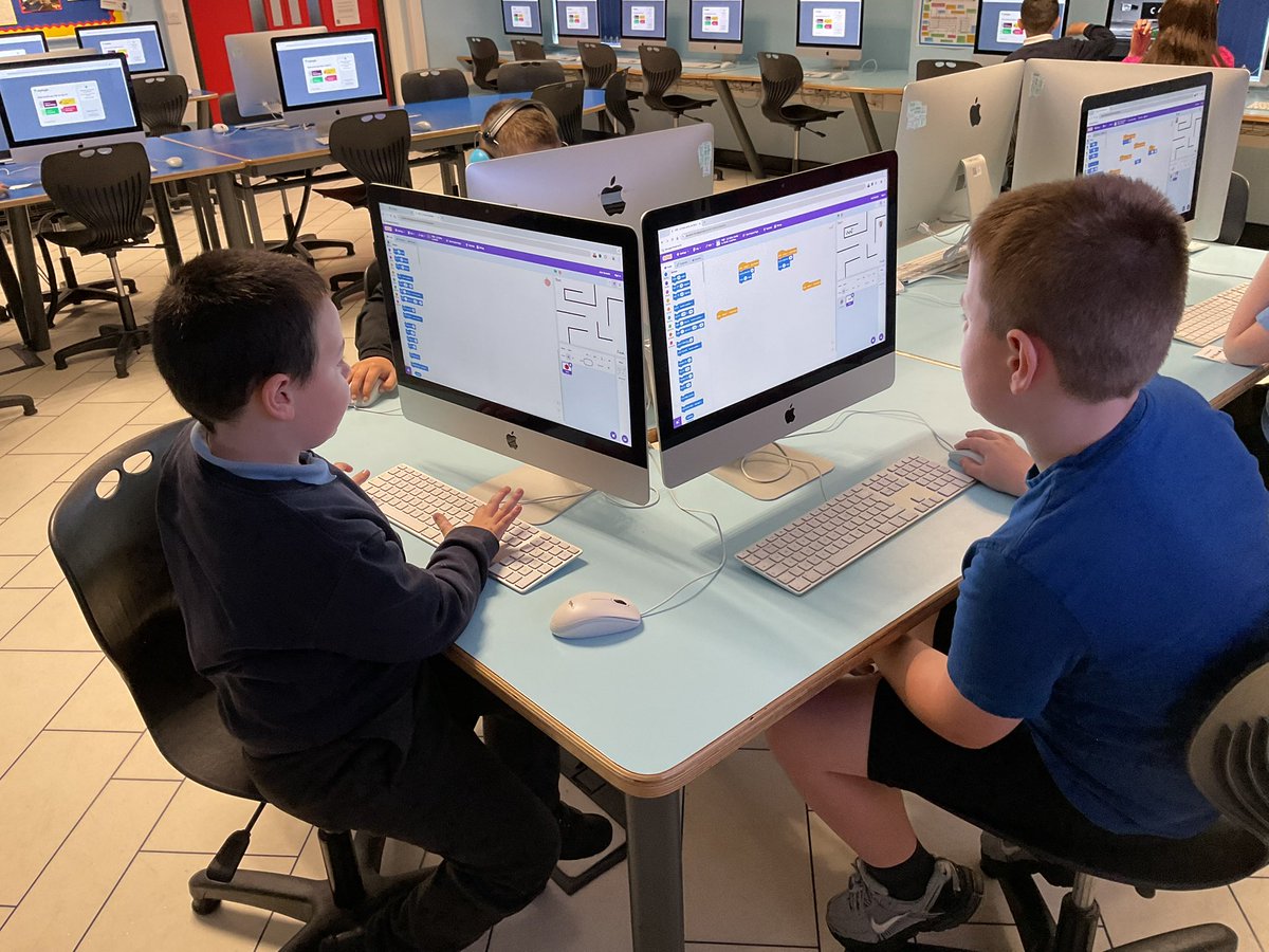 MrsES_Thatto's tweet image. Using Scratch in computing this morning to change our sprites and change their size and copy some instructions for a maze. #ThattoPrim_Butterflies #ThattoPrim_Computing