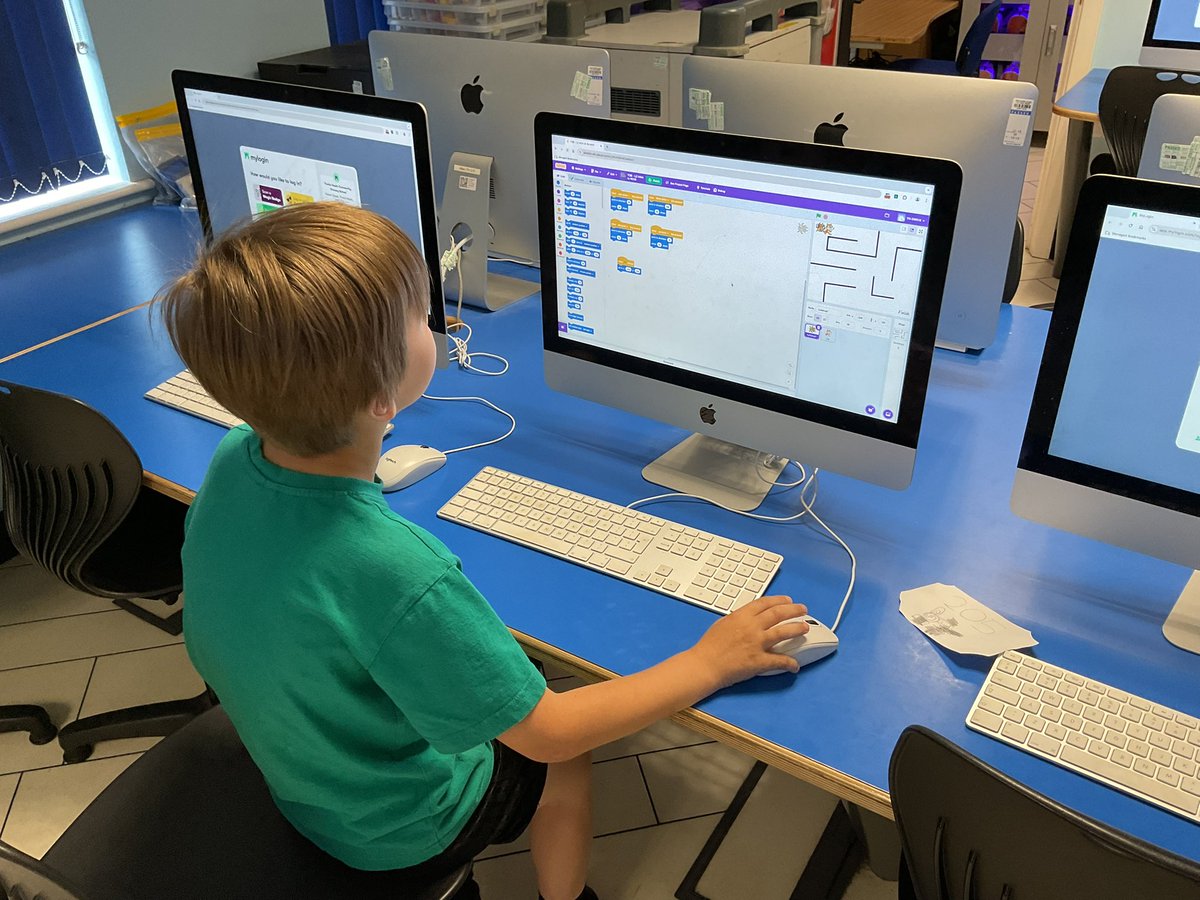 MrsES_Thatto's tweet image. Using Scratch in computing this morning to change our sprites and change their size and copy some instructions for a maze. #ThattoPrim_Butterflies #ThattoPrim_Computing