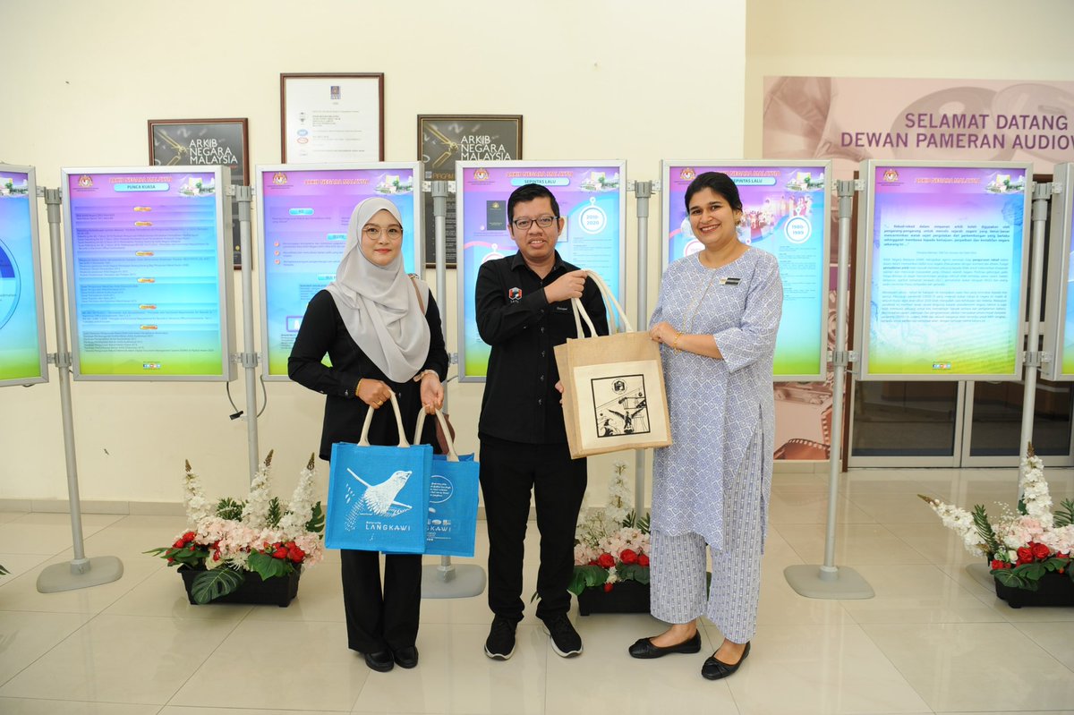 myarkibnegara's tweet image. 13 Jun 2025 - Terima kasih diucapkan kepada pihak Lembaga Pembangunan Langkawi (LADA) atas lawatan ke Arkib Negara Malaysia sempena dengan Sambutan Minggu Arkib Antarabangsa 2025. 

🎯 “Arkib Boleh Diakses, Arkib Untuk Semua”🎯

@langkawi_lada 

#myarkibnegara
#IAW2025
#smaa2025