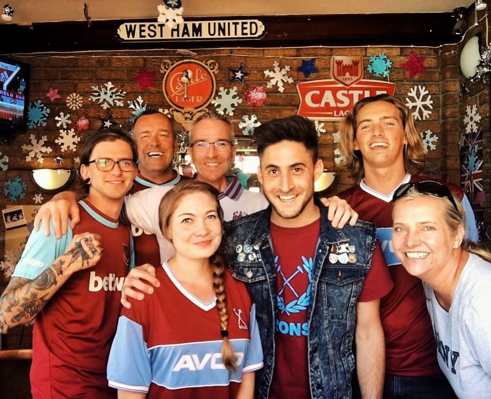 capetownhammers's tweet image. Getting festive with the #CapeTownHammers ๐ฟ๐ฆโ๏ธ๐ซง #COYI #WestHam