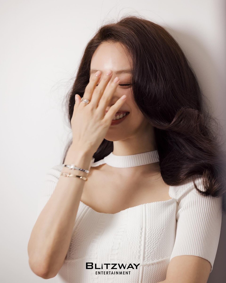 vogue x chanel 
behind cuts from @/blitzway_ent 
❤️🫶

#정려원