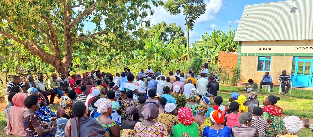 AgaciroPress's tweet photo. 1/3
2/6/025 muri Kabeza, @RwimiyagaSect, @NyagatareDistr habereye igikorwa cy’indashyikirwa cyahurije hamwe abaturage barenga 100 mu kiganiro cya #HindukaWigire #EWV Ubufatanye bwuzuye hagati ya @WVRwanda na @RewuRwanda  
butanga icyizere cy’imikoranire irambye n’inzego za Leta⬇️ https://t.co/cmVzajuHM5