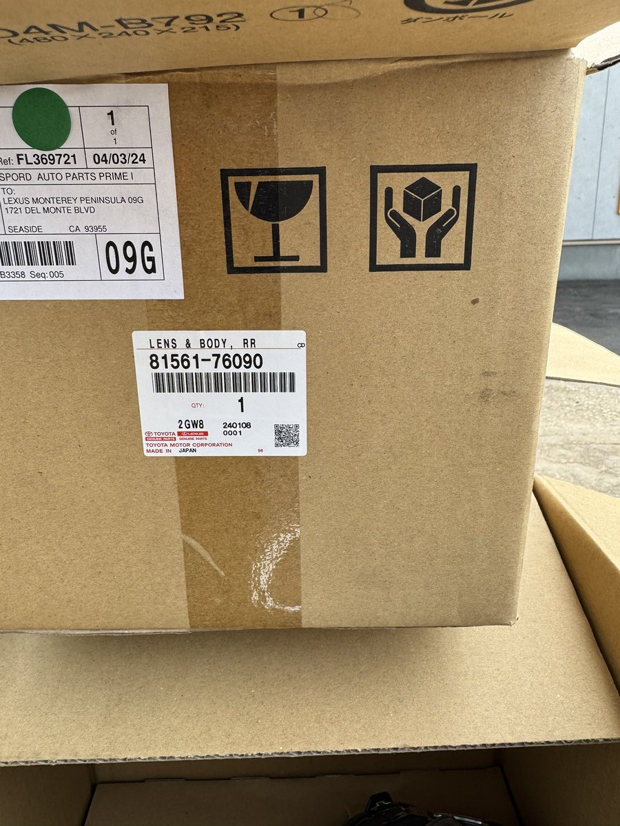 frame_ripper's tweet photo. レクサス　CT
US テールレンズ
4万！ https://t.co/F1ElQ7BDD8