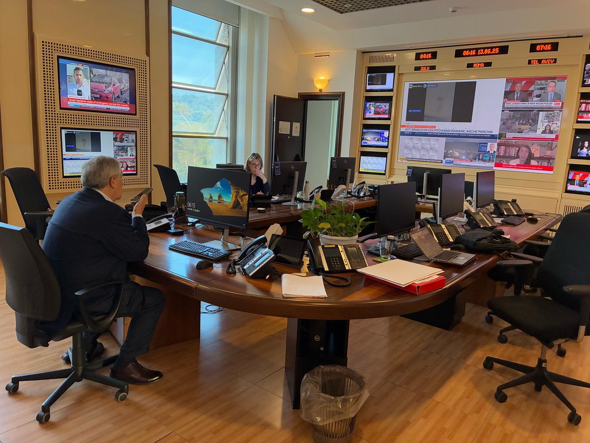 Farnesina 🇮🇹 (@italymfa) on Twitter photo #Iran | Min. <a href="/Antonio_Tajani/">Antonio Tajani</a> segue la situazione da Unità di Crisi a seguito dell’attacco israeliano. Convocata riunione con Ambasciate della regione. Inviati avvertimenti ai connazionali. Per emergenze contattare la Sede al +989121035062 o l'Unità di Crisi al +39 0636225. #Iran | Min. <a href="/Antonio_Tajani/">Antonio Tajani</a> segue la situazione da Unità di Crisi a seguito dell’attacco israeliano. Convocata riunione con Ambasciate della regione. Inviati avvertimenti ai connazionali. Per emergenze contattare la Sede al +989121035062 o l'Unità di Crisi al +39 0636225.