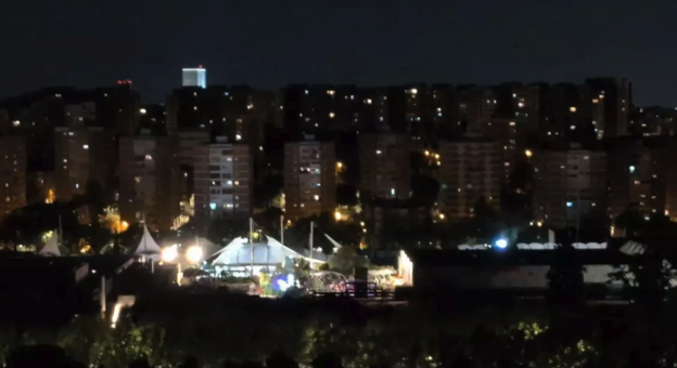 RuidoSalesianos's tweet photo. Denuncias vecinales contra la terraza de La Vaguada por ruido de madrugada que sus gestores prometen minimizar.

Cuando hablan de minimizar y compatibilizar, no se refieren a solucionar el problema, sino que es una forma de manipulación que consiste en transferir la culpa a los vecinos.

Su “solución” es bajar un poco el volumen y, si protestas, vecino, te acusan de no respetar el derecho de los demás, te califican de loco e inestable, y dicen que te molesta todo; te invitan a irte al campo.

Señores del Ayuntamiento de Madrid, la legalidad vigente está para cumplirse, no para manipular. Los vecinos de Madrid, víctimas del ruido, ya conocen cómo son ustedes y las estrategias que utilizan.

Y por cierto el derecho al descanso es de 00 a 24h00 de lunes a domingo por 365 días al año.

Pueden leer la noticia completa en este enlace:

 https://t.co/EvZkFiFibT

@JMDTetuan @asocvec4Ctetuan @mas_tetuan @_EstradaYolanda @Esther_Gomez_M @inmaidecaceres @M_Presidencia @NunezFeijoo @bcarabante @FelixLopez_Rey @ipsCarabanchel @JMDCarabanchel @carlosizqtorres @fiscal_es @InmaSanzO @masCarabanchel @salesianoise @PodemosSevilla @Srdelparaguas @poder_civico @CentrodeSevilla @Ayto_Sevilla @SevillaSeMuere @SusanaHornillo
@facontraelruido @CasaReal @sanidadgob @DefensorAndaluz @Almeidapp_ @jlsanzalcalde @Monica_Garcia_G @IdiazAyuso
@JuristasR  @SIntxaurrondo @juecesAPM @Barcochus
@Rderuido @salesianosEs  @psoe_m @ppmadrid @madrid_vox @MasMadridCiudad @miguelmontejo74 @iescolar @CCRuidOficial @MarbarberanP @ContraRuido @JuanMa_Moreno
@salesianoTriana
@AnguloPaul72676