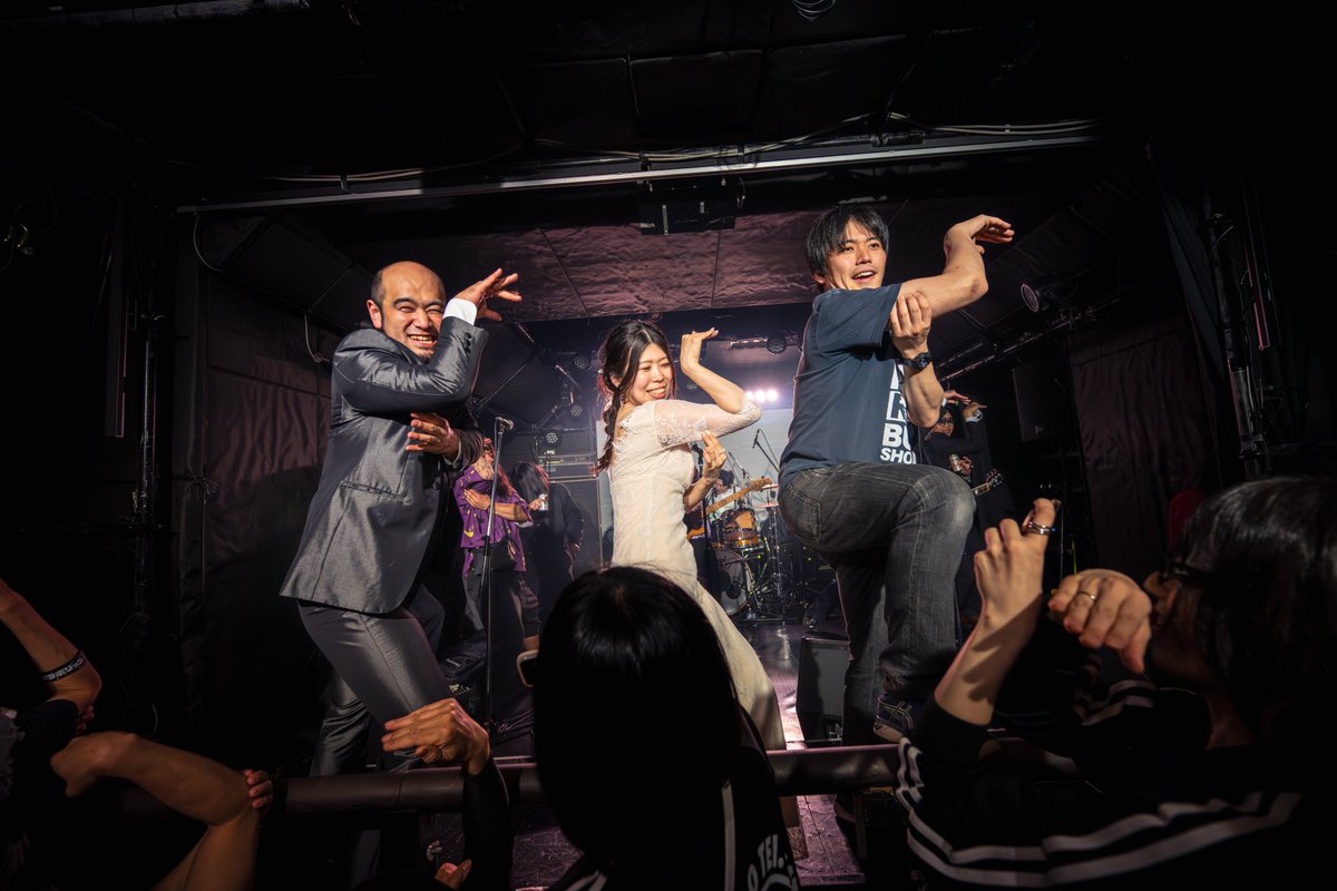 LilY_Makino's tweet photo. ぼびまる結婚式⑭
#tmp2505bobimaru 

メタボ@band_metalbolic

ライブもイベント全体も、とても幸せな日やった。
メタボはいつでも楽しい。
ラストのメタボポーズ、岸っしゃんさんとの3人みたいになっていた。

 #ぼびまる結婚式 #メタボリックシンジゲート #写真好きと繋がりたい https://t.co/qfJsPj6D8Q