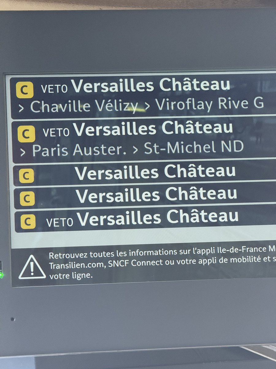 Bonjour <a href="/RERC_SNCF/">RER C</a> 
Ce matin 142468 et 142472 n’ont pas de code mission à l’affichage. (photo prise à 06:51 en gare de Brétigny V4)