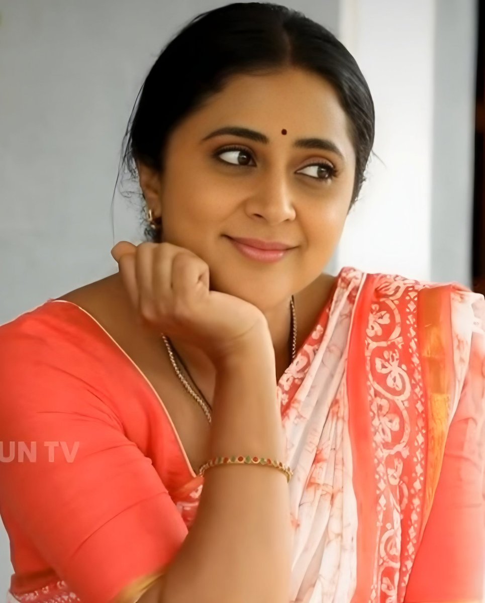 Amma - Dei un friends edho night stay panna unna koopuduraanga veetlaye kedakaama apo apo idhu maathiri velila poitu vaada

Me (mind voice) - Avanga onnum ennai paasamaa koopidala enaku saree kata vitu makeup potu vitu unnai pathi asingamaa pesikite ennai kundi adika
