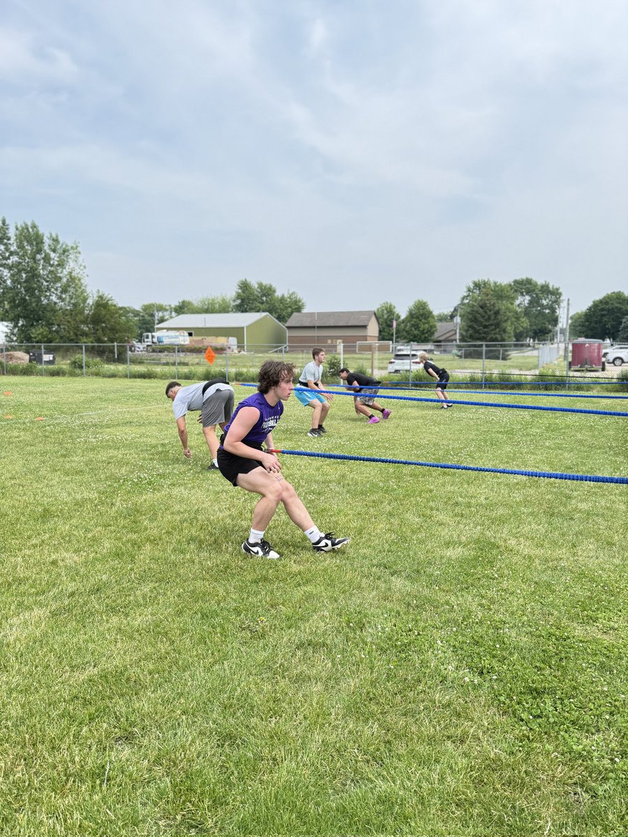 DanielJZedan's tweet image. Had another great session of speed and agility with some teammates.@TimHaak2 @WHIPS_football @EDGYTIM @PrepRedzoneIL