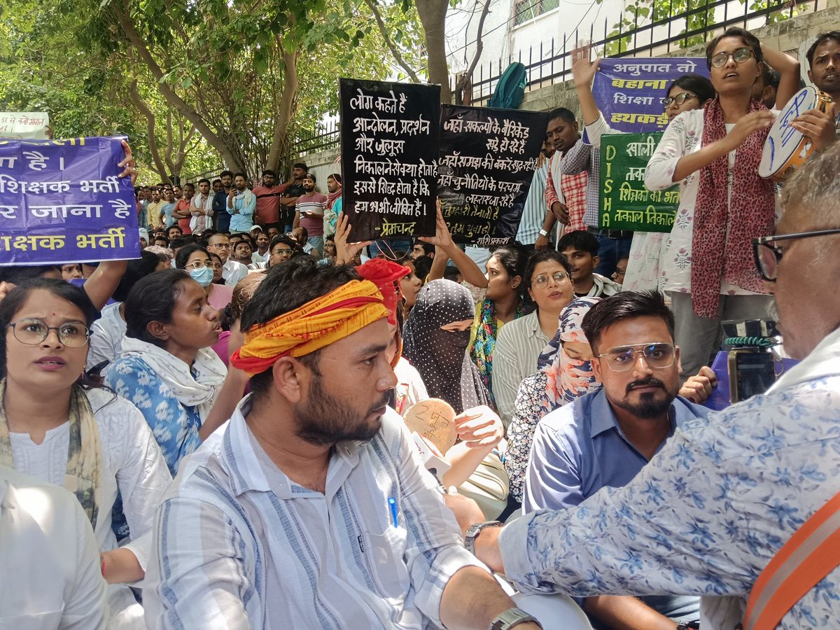 7 वर्षों प्राथमिक शिक्षक भर्ती नहीं आई है आवाज को सरकार तक पहुंचने के बजाए 
प्रयागराज की पुलिस ने राहुल यादव को उठा ले गई 
15 डीएलएड प्रशिक्षु अब चुप नहीं बैठेंगे 

ज्यादा से ज्यादा पोस्ट करो  
इस टैग के साथ 

#राहुल_यादव_को_रिहा_करो