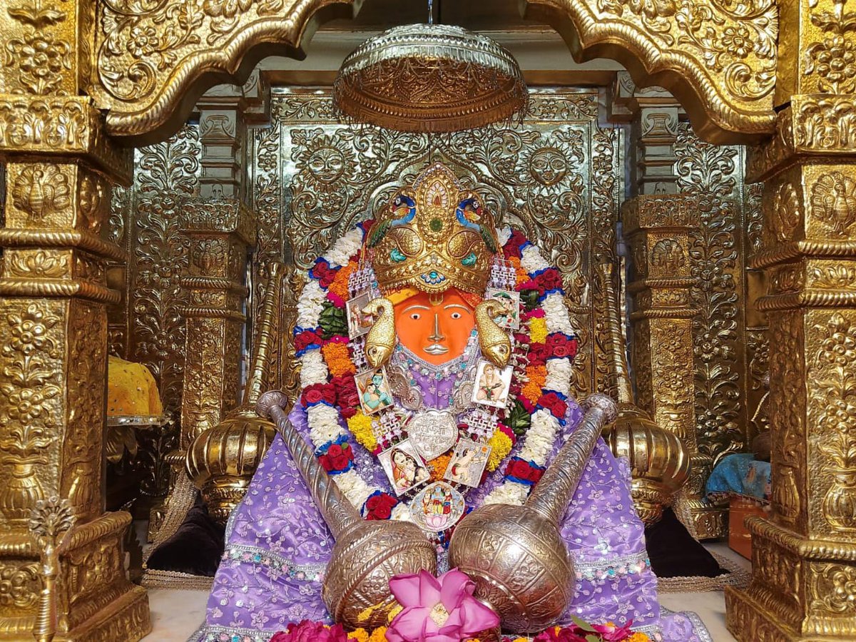 दिव्य दर्शन श्री बाला जी सरकार
श्री बागेश्वर धाम सरकार ग्राम गढ़ा(मध्यप्रदेश)
13-06-2025
#divyadarshan
#bageshwardham
#bageshwardhamsarkar
#balaji