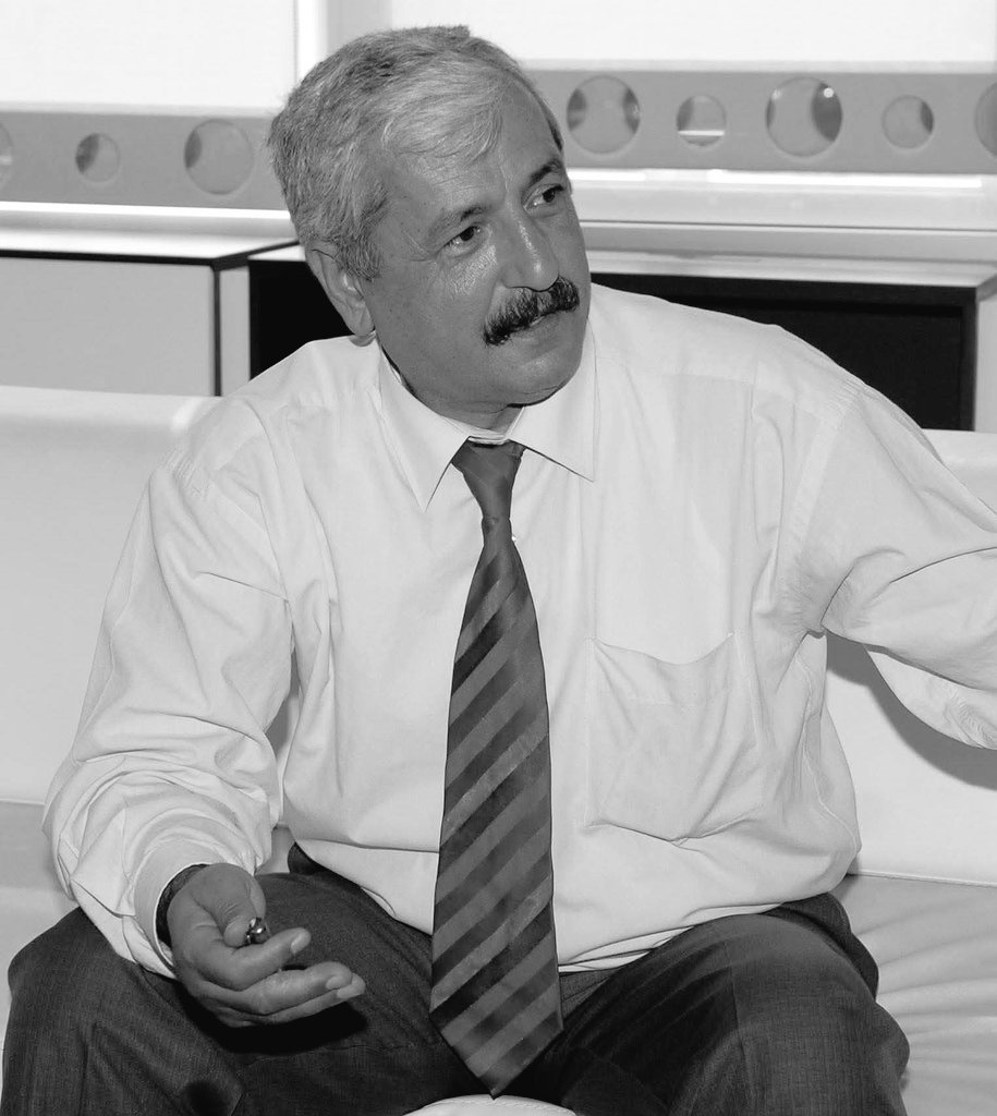 Gazeteci ağabeyimiz Zeki Özer'i kaybetmenin derin üzüntüsünü yaşıyorum. Zeki Özer'e Allah’tan rahmet, ailesine, sevenlerine ve basın camiasına başsağlığı diliyorum. Mekanı cennet olsun.