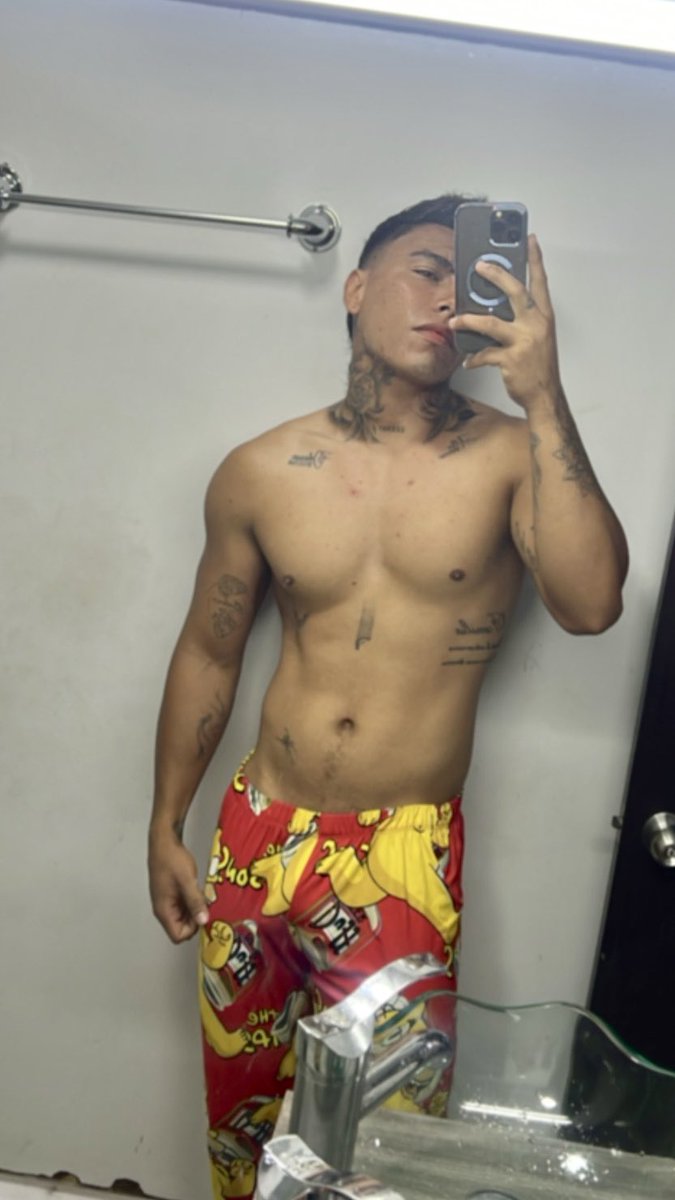 ra_mirez0322's tweet photo. 💛🤪 Good night https://t.co/QIMRaxAqQu