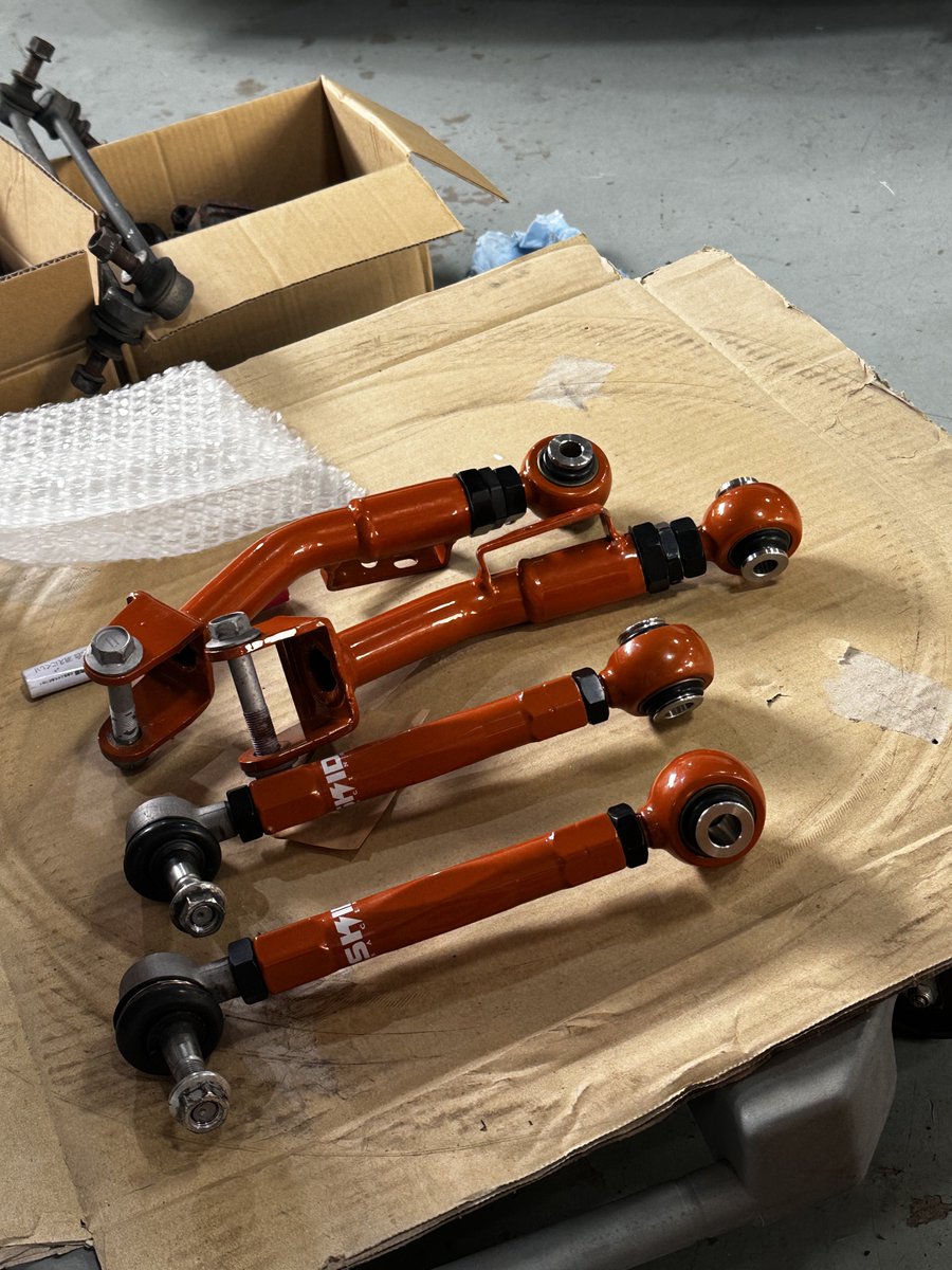 募集
テンション
トーコン
86\BRZ乗りで欲しい方居ましたら
ご連絡下さいませ💌
めちゃ綺麗
調整傷あり！走行してません！
4万円で！
#パーツ売ります
#SKID