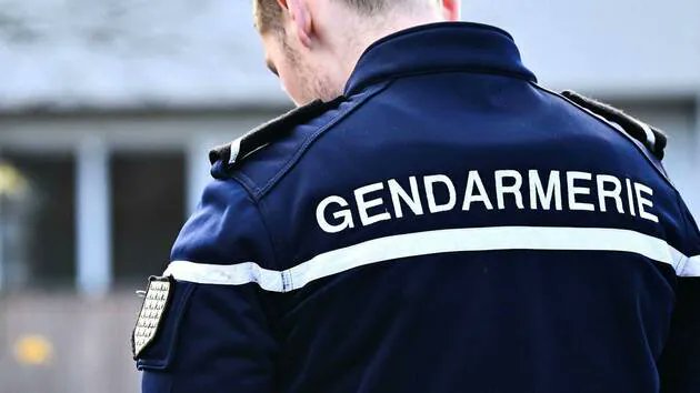 Lors d’un trail, un gendarme de 26 ans fait un malaise mortel juste avant l’arrivée.

Nous constatons que de nombreux camarades, dans la fleur de l’âge, décèdent trop souvent de malaise cardiaque.

Pourtant il est à noter que tout gendarme est soumis pendant  sa carrière à des