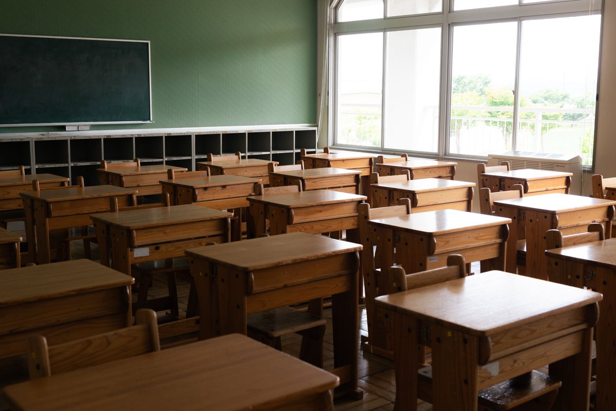 【スタッフ佐藤のおもいで話②】

スタッフ佐藤が【OICが大野小学校だったときのエピソード】を更新しています。

今回は廊下に注目！小学校時代の習字の時間を思い出したひとコマを語っています！

投稿はぜひFacebookにてご確認ください👀
→facebook.com/share/p/16XEji…

#OIC #大熊町