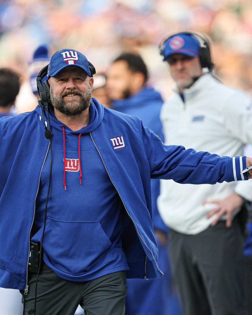 MLFootball's tweet photo. WHO’S STOPPING THE NEW YORK #GIANTS FROM WINNING THE SUPER BOWL? https://t.co/gTO1DaJeD3