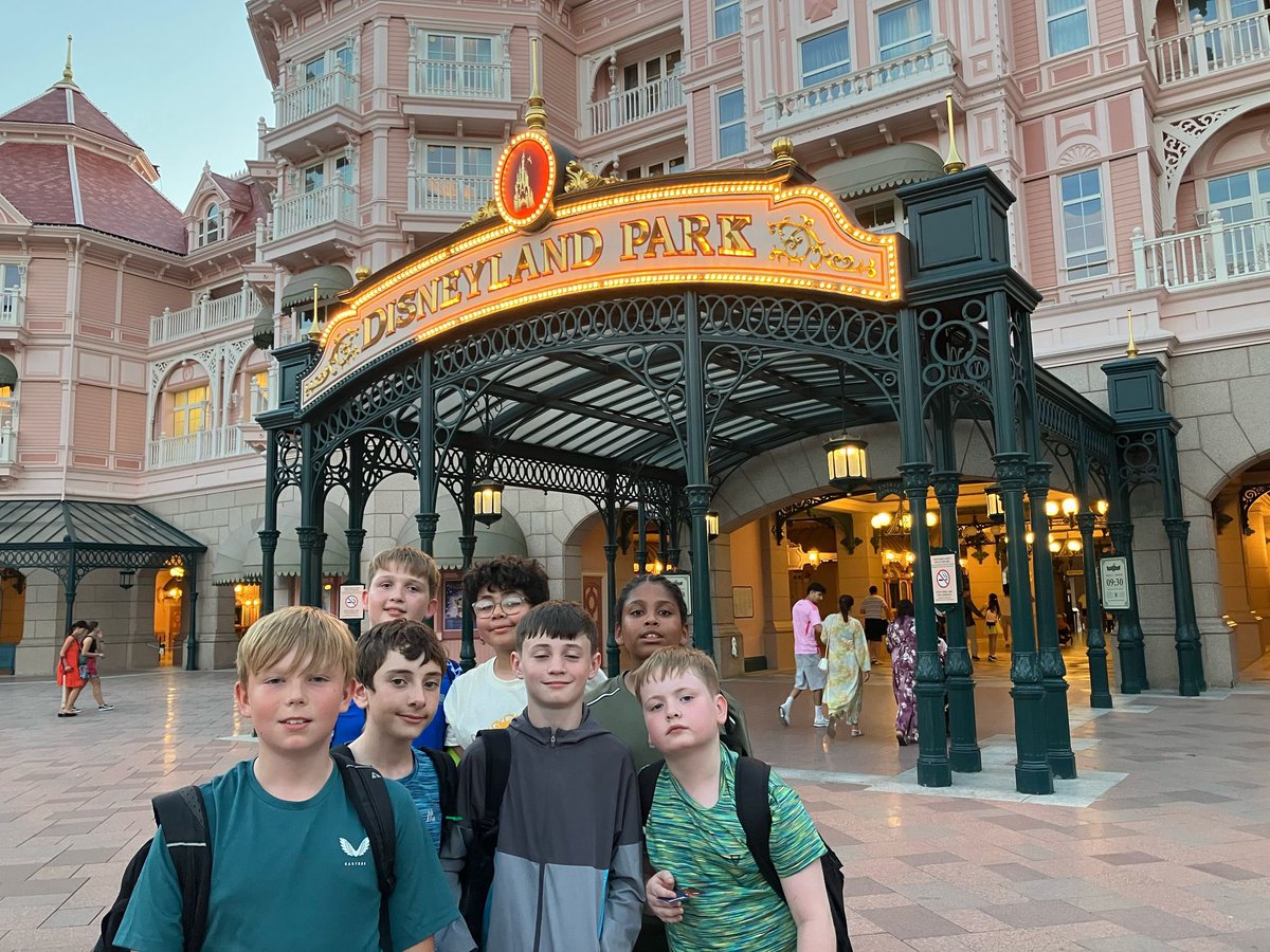 What an amazing day at Disneyland Paris <a href="/NewParkPrimary/">New Park Primary School</a> <a href="/MissMitchell11/">Sara Mitchell</a>