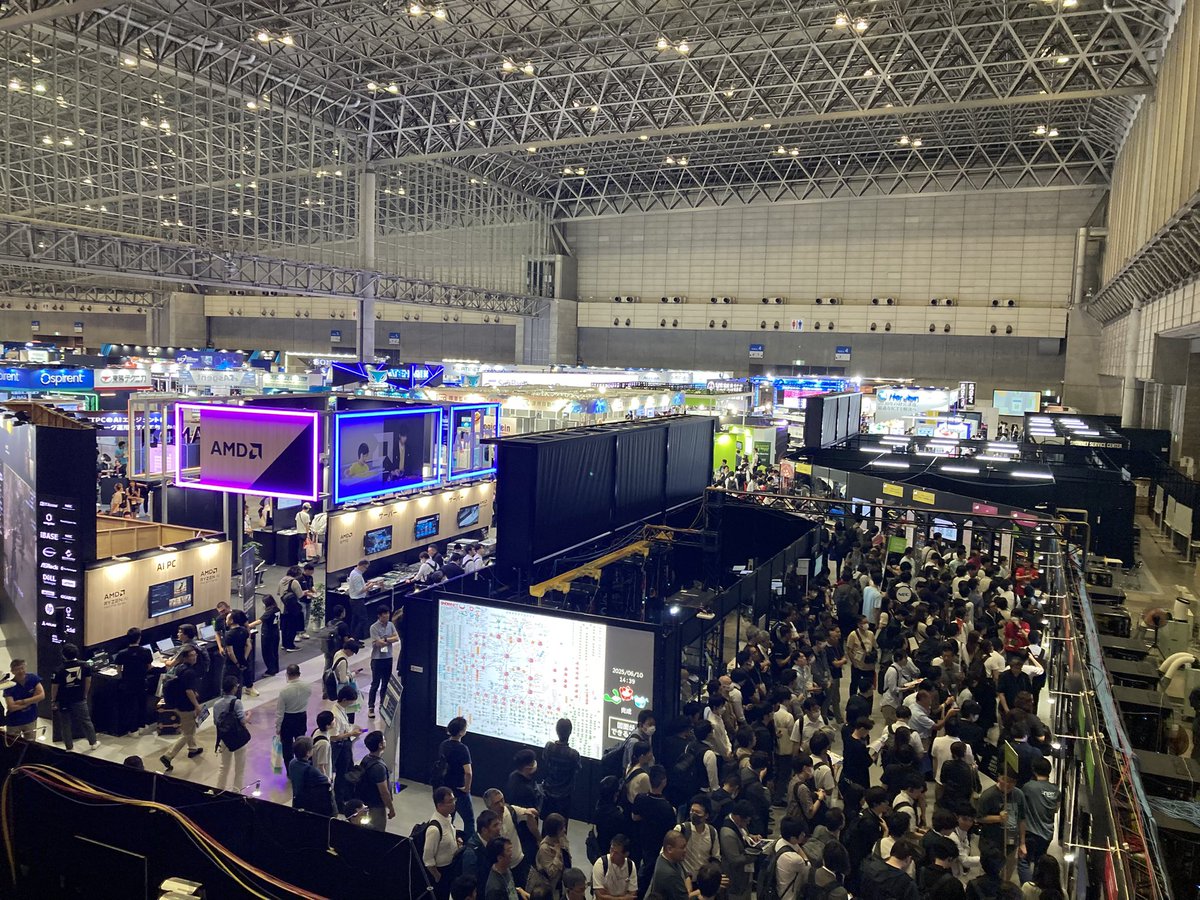 去年は来れなかったけど今年はきた
人めっちゃ多い！
#Interop25