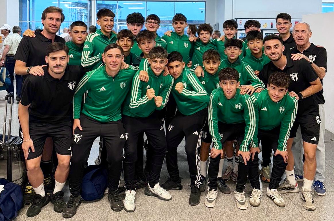 perisocf's tweet photo. INFANTIL A | ¡Nos vamos! 🚄 preparados y de camino a Pontevedra para jugar el torneo de @CopaRibadumia
#PERISO🔛TOUR
#TODOALVERDE💚🖤 https://t.co/gDfHjnALkE