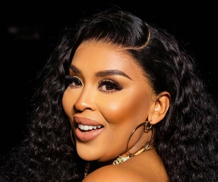 #RHODurbanS5 we stand with Queen Nonku Williams is this difficult time. Hope you heal Queen, you deserve happiness.