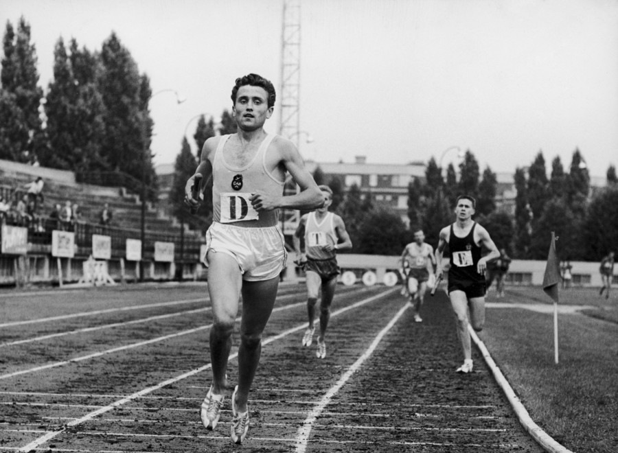 [C’ÉTAIT LE 13 JUIN 1936] #CeJourLa
Naissance à  Oignies (Pas-de-Calais) de Michel Jazy (1936-2024), athlète français,  médaille d'argent lors des Jeux olympiques de Rome en 1960.