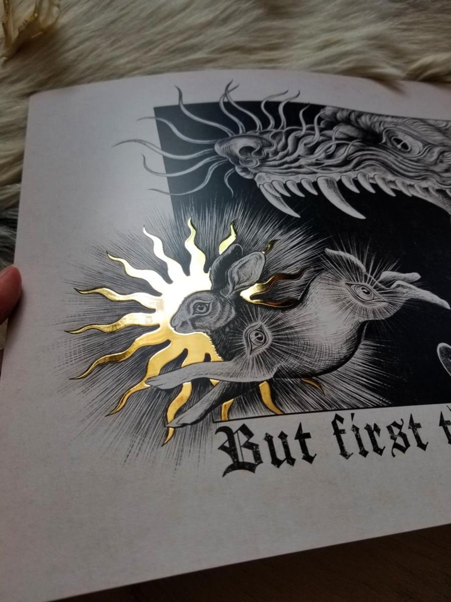 ArtOfMaquenda's tweet photo. Still have my gold foil Watership down print available ✨😊 https://t.co/Bjv0xIDlhT