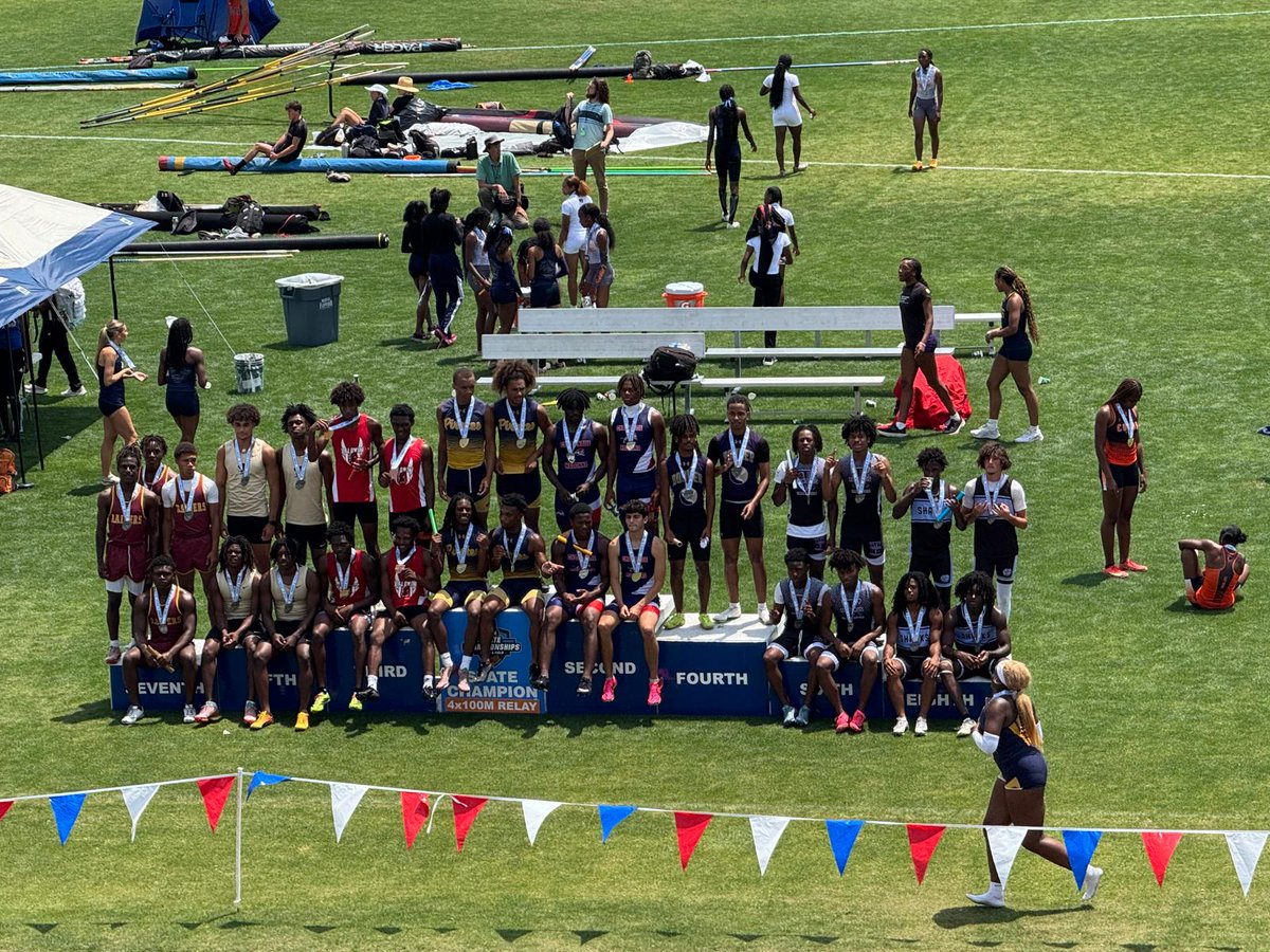 JPG3_'s tweet image. 2nd Place in  @FHSAA 2A 4x100 Meter Dash! 💪🏽