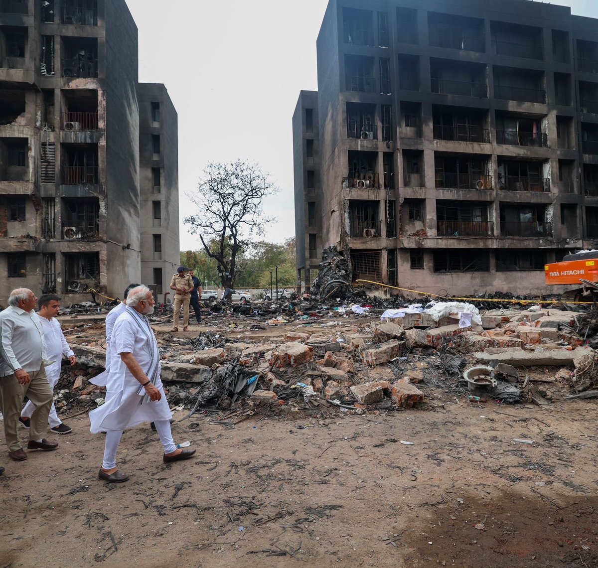 Neel Patel (@neelpatelbjp) on Twitter photo જનનાયક જનતાની વચ્ચે….
આજે વહેલી સવારે આદરણીય પ્રધાનમંત્રી શ્રી <a href="/narendramodi/">Narendra Modi</a> સાહેબે અમદાવાદ પહોંચીને વિમાન દુર્ઘટના સ્થળની મુલાકાત લઈ વિસ્તૃત માહિતી મેળવી.
<a href="/PMOIndia/">PMO India</a> <a href="/CMOGuj/">CMO Gujarat</a> <a href="/pankajjoshiias/">Pankaj Joshi</a> <a href="/dgpgujarat/">DGP Gujarat</a>
#planecrash
#AhmedabadPlaneCrash જનનાયક જનતાની વચ્ચે….
આજે વહેલી સવારે આદરણીય પ્રધાનમંત્રી શ્રી <a href="/narendramodi/">Narendra Modi</a> સાહેબે અમદાવાદ પહોંચીને વિમાન દુર્ઘટના સ્થળની મુલાકાત લઈ વિસ્તૃત માહિતી મેળવી.
<a href="/PMOIndia/">PMO India</a> <a href="/CMOGuj/">CMO Gujarat</a> <a href="/pankajjoshiias/">Pankaj Joshi</a> <a href="/dgpgujarat/">DGP Gujarat</a>
#planecrash
#AhmedabadPlaneCrash