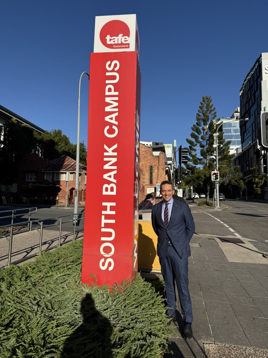 Great first meeting of Skills Ministers’ following the re-election of the Albanese Labor Government.

Lifting productivity was top of the agenda. We know that investing in skills and TAFE is essential to making that happen. 

We reaffirmed the important work in stamping out